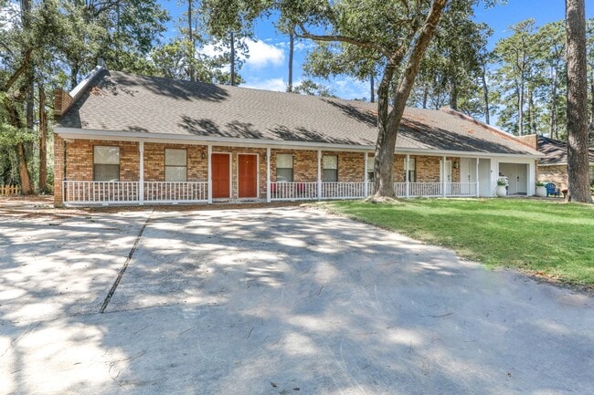 Building Photo - 641 Village Ln S Unit D