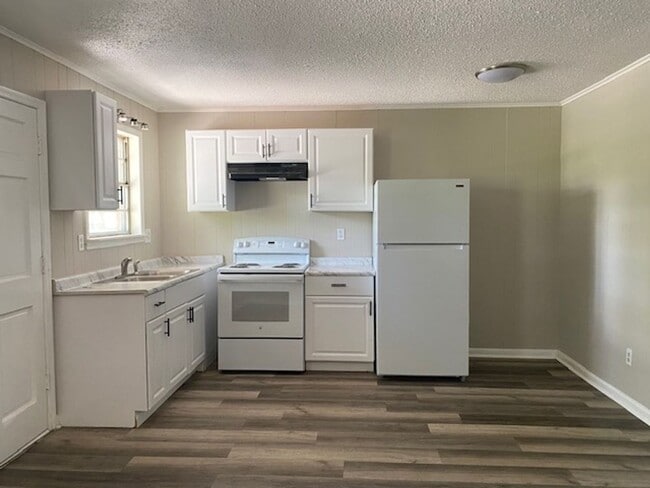 Photo - 1 Bed 1 Bath Apartment with Water and Tras...