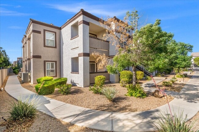 Photo - LOVELY & IMMACULATE CONDO LOCATED NEAR THE POOL PLUS HAS NEW PAINT, WOOD FLOORS, AND VIEWS OF THE... Unit 1105