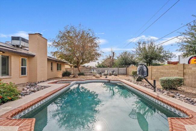 Photo - 9632 N 58th Ln Unidad Suite