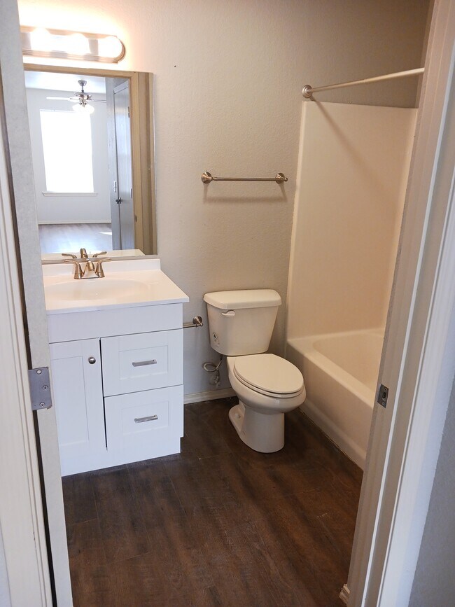 Crown Pointe/Wolfe Run Apartments Duenweg, MO