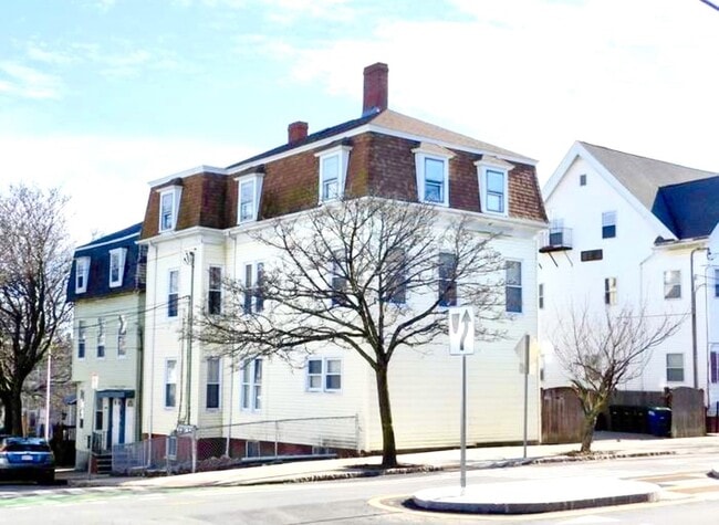 Exterior - 31 Temple St Unit A