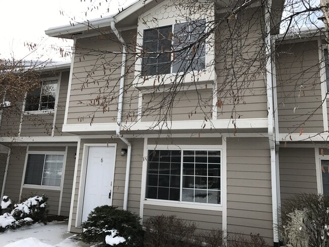 Building Photo - Newly remodeled  2 Bedroom Grant Creek Con... Rental