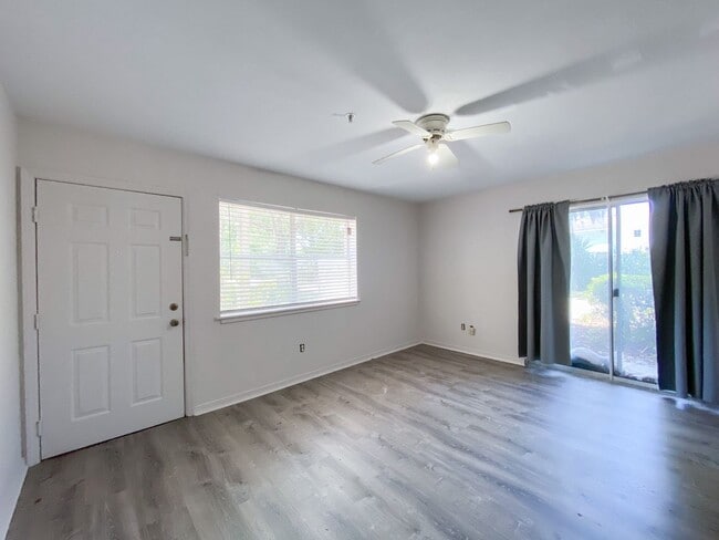 Photo - Campus Edge #201