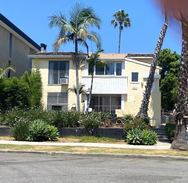 10625 Kinnard Ave