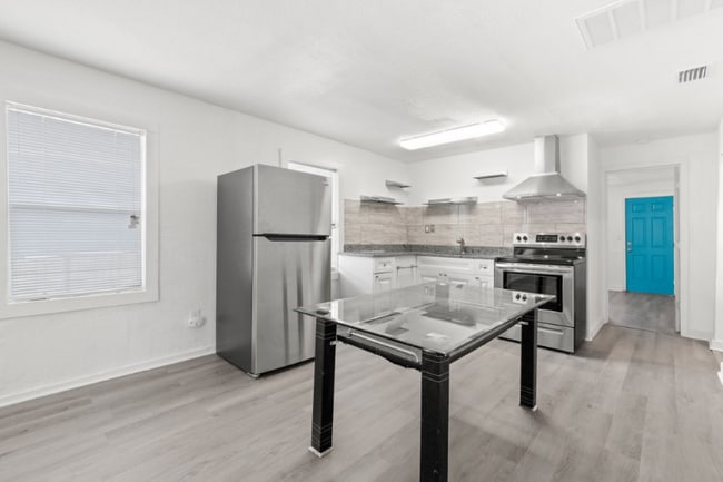 Photo - 1050 19th St S