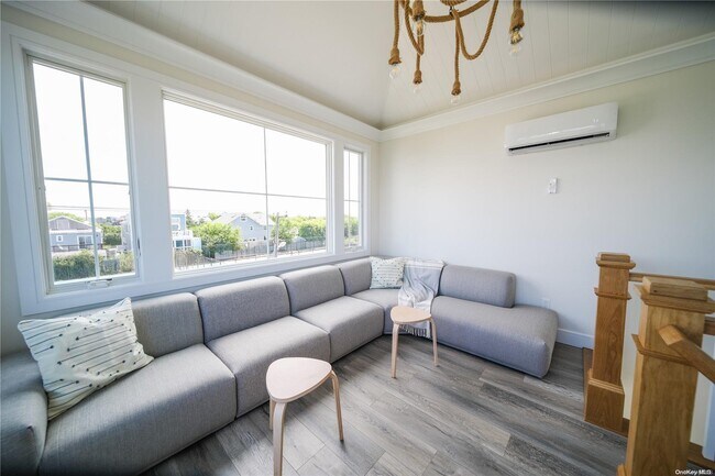 100 E Lighthouse Walk