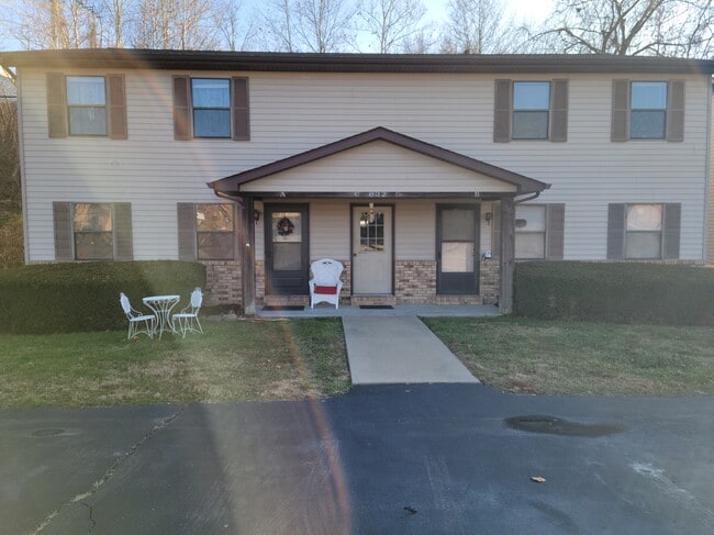 Building Photo - 632 Westwood Dr S Unit D Rental