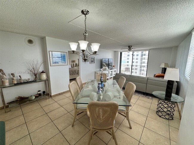 Building Photo - 2625 Collins Ave Unit 1801