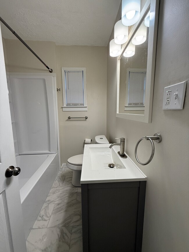 Photo - 5075 Somerset Ave