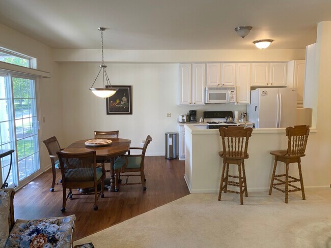 Eat-in nook - 1075 Alameda Blvd Unit 1075