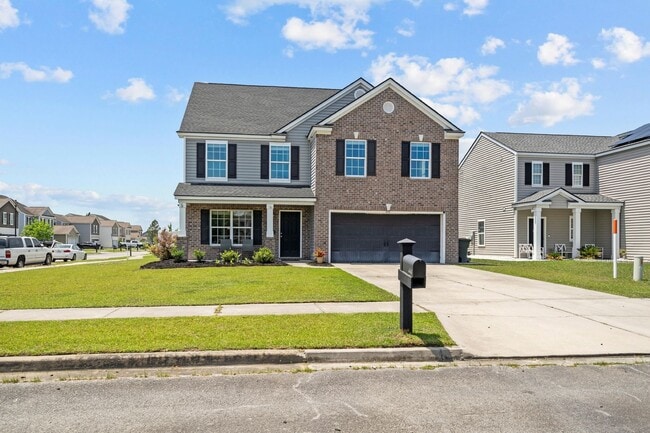 Building Photo - Spacious 5-Bedroom Home Near Fort Stewart with Fenced Yard & Patio
