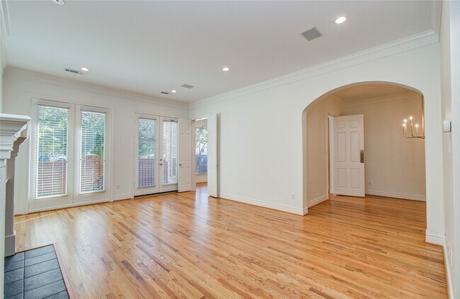 Photo - 1931 Woodbury St