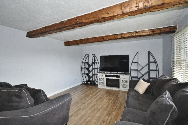 Photo - 740 McMurray Rd