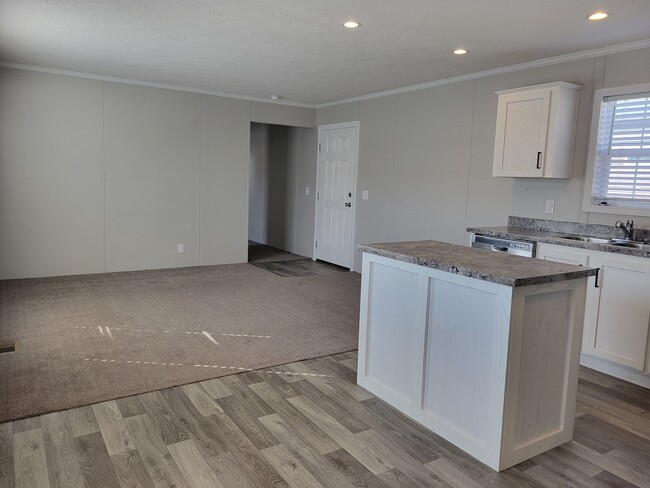 Photo - 38060 Leverette Ave