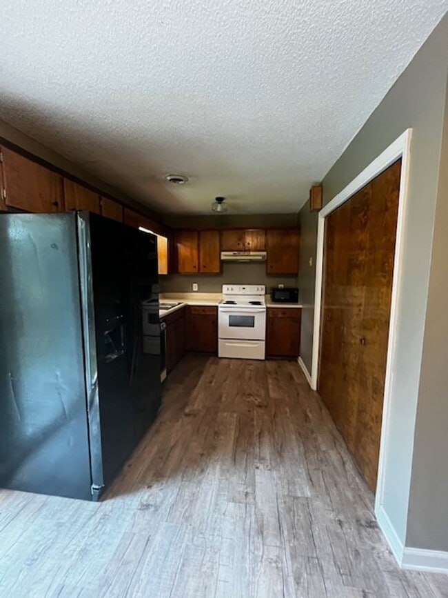 Photo - 159 Durkee Rd NE