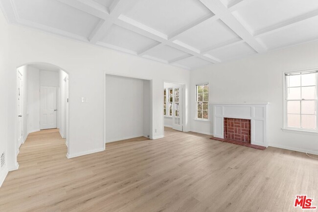 Photo - 140 S Camden Dr Unit 203