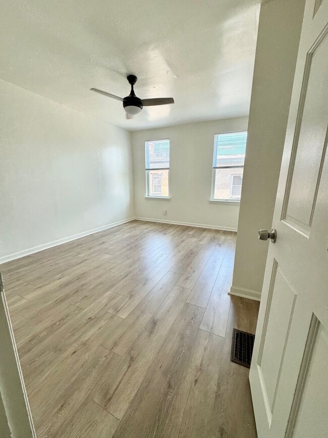 Photo - 2030 Waterloo St