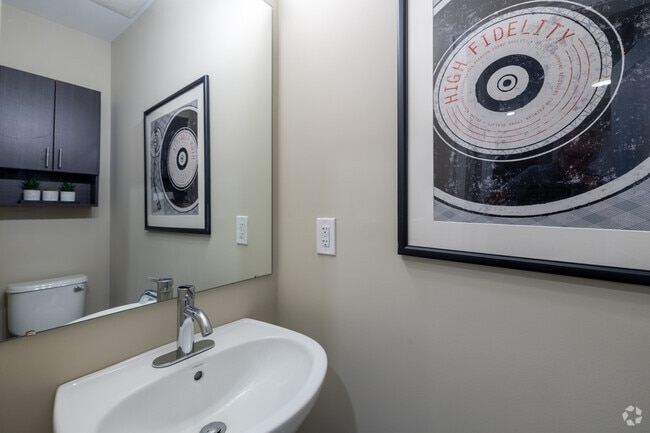 1BR, 1.5BA w/Den - 890SF - The Amsterdam II - Half Bathroom