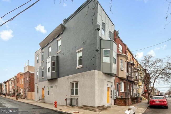 Building Photo - 2327 Wharton St Rental