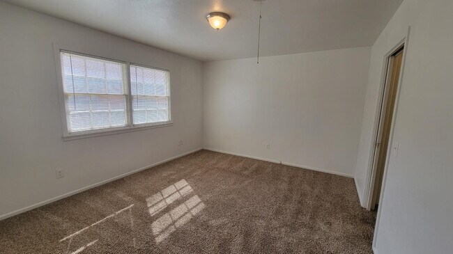 Photo - 4205 50th St