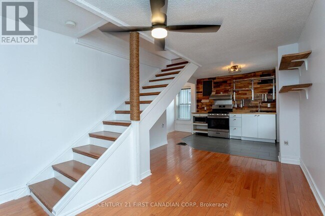 Photo - 331 Erie St Unit 2