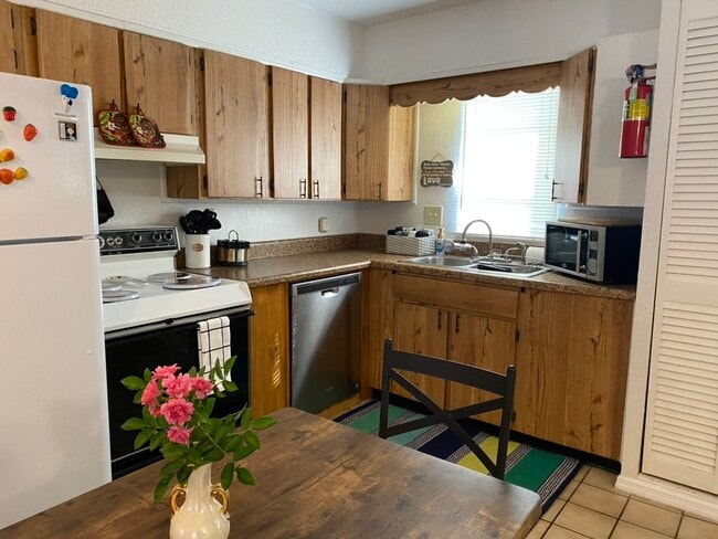 H marigold house kitchen