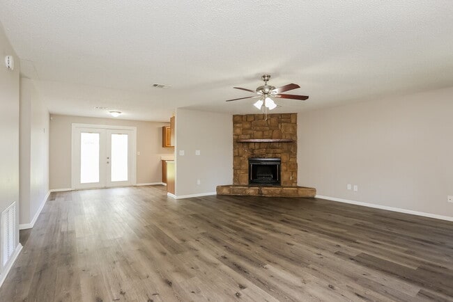 Photo - 1504 Pawnee St