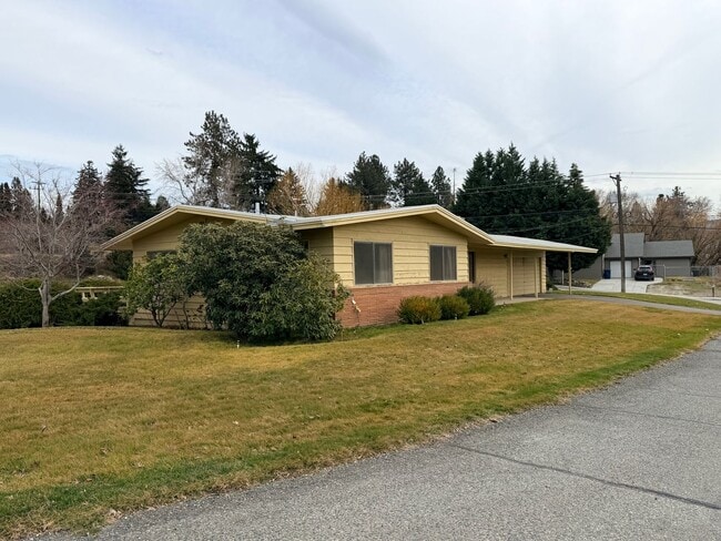 Photo - Country like setting! Spacious 3+ bed/ 1.5 bath house with garage, large yard, private deck and a...