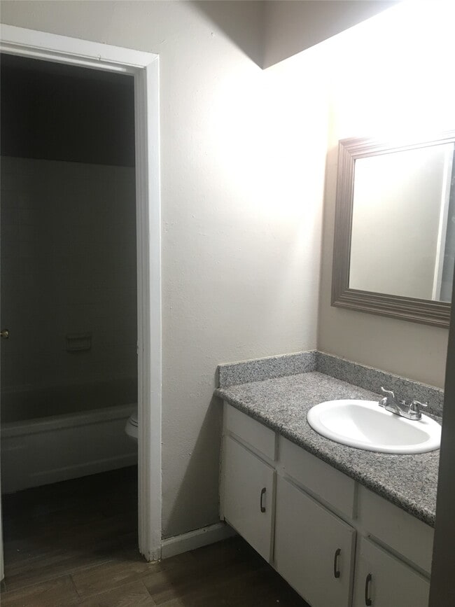 Photo - 5625 Antoine Dr Unidad 708