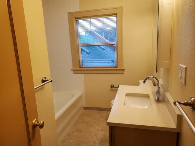 Photo - 2240 SE 20th Ave Unit B