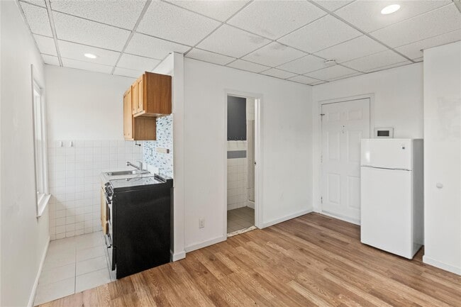 Building Photo - 14 Bayville Ave Unit 3 Rental
