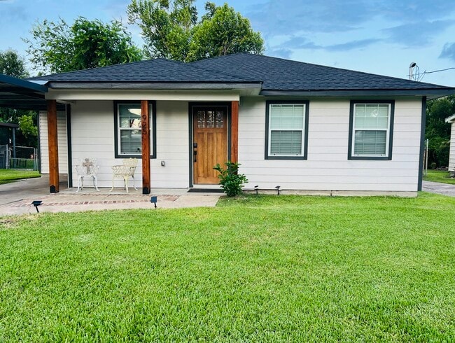 Photo - 925 Cimarron St