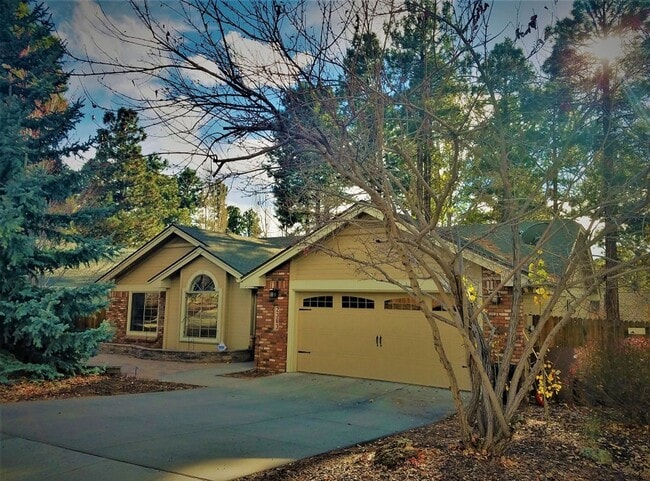Building Photo - Beautiful Boulder Pointe Home! 3bd / 2ba + Office - No Students! - Small Pets Considered!! Avail....