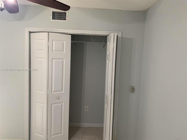 Photo - 1062 W 42nd Pl Unit Studio