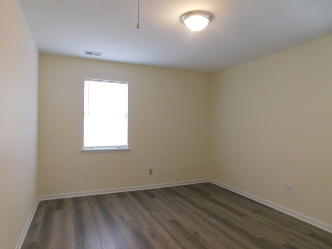 Photo - 416 E 19th St