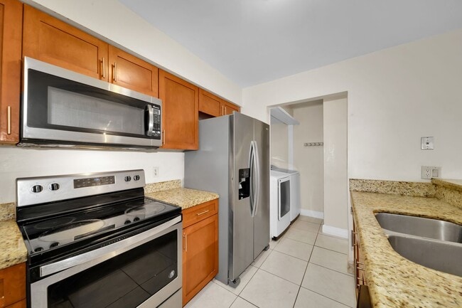 Building Photo - 4033 SW 68th Way Rental