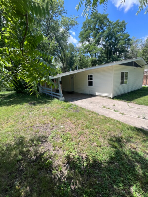 Photo - 1407 E 50th Pl House