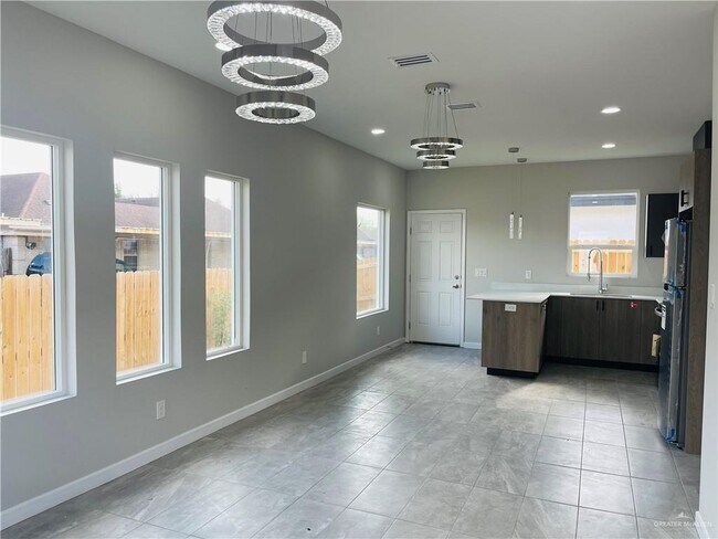 11 Sugar Gdn Dr Unit 4