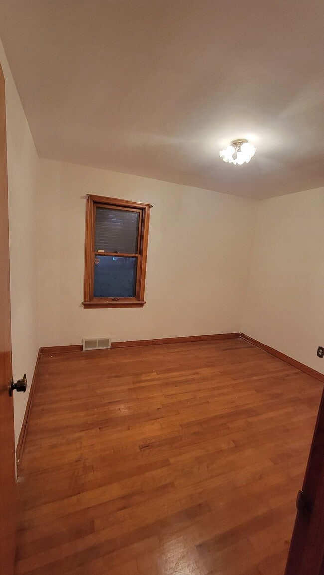 Photo - 805 E Boston Ave