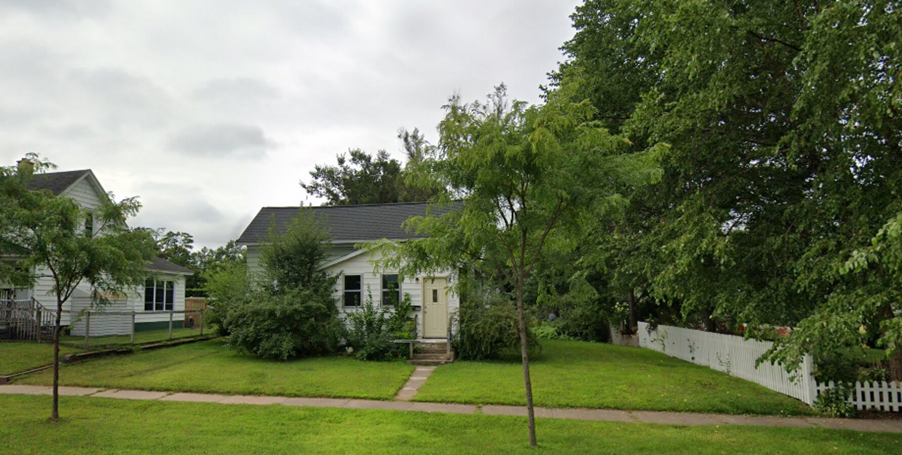 Photo - 809 Broadway St