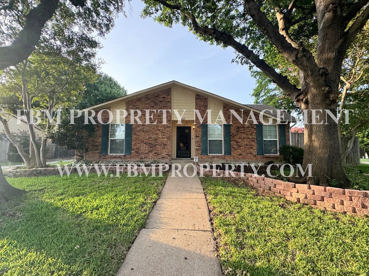 Photo - 407 Woodhurst Dr