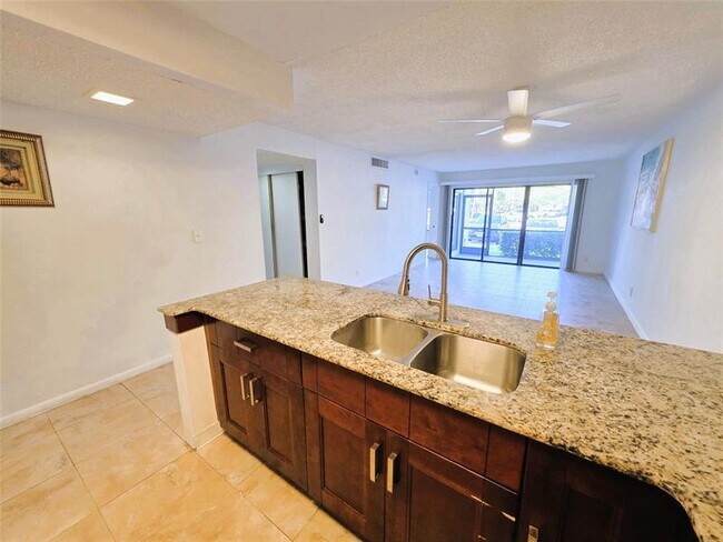 Building Photo - 2320 S Cypress Bend Dr Unit 106 Rental