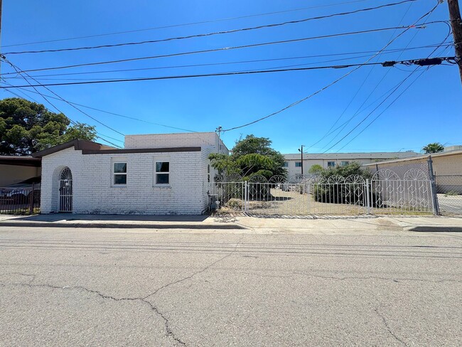 Building Photo - 231 Francis St Unit A