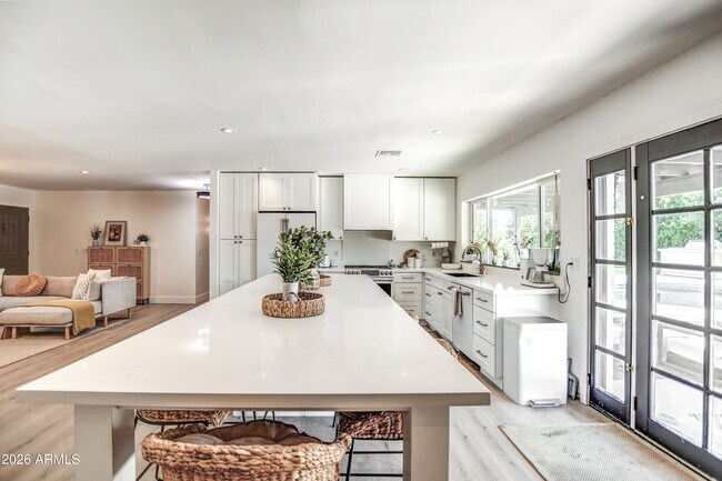 4011 E Hancock Dr