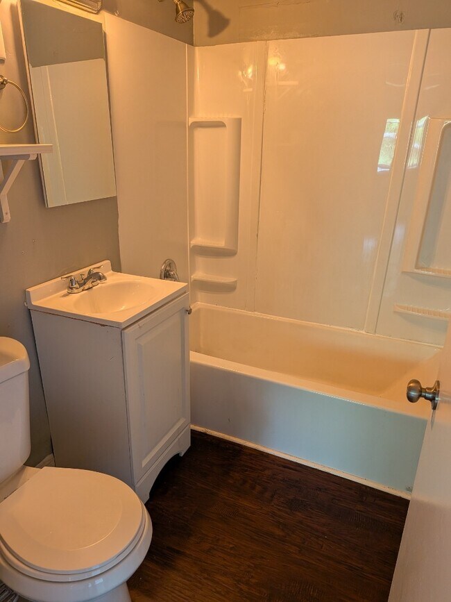 Cute Two Bedroom Home On Dead End Street In Spring Hill