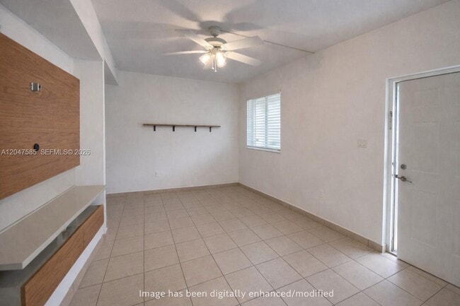 Photo - 318 E 6th St Unit 102