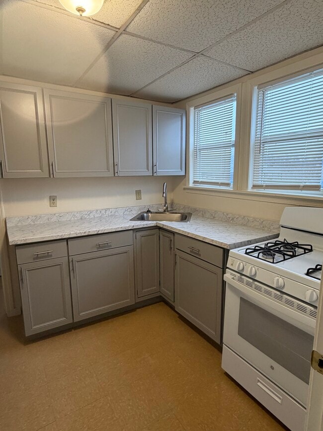 Building Photo - 8 Elm St Unit 1