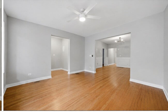Photo - 5039 W Cullom Ave Unit 1