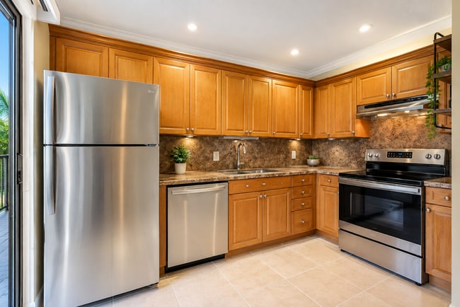 Photo - 3345 Meridian Way N